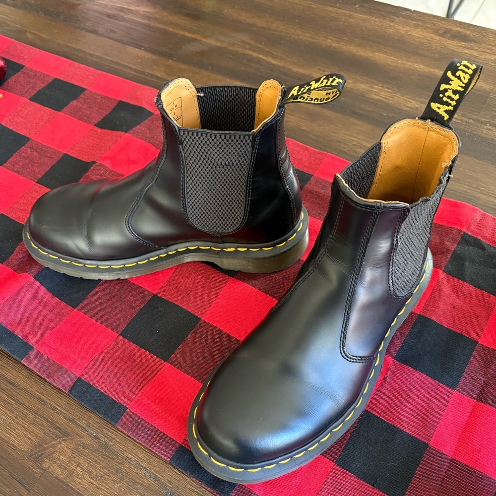 Great condition Dr. Martens Black Chelsea Ankle Boots